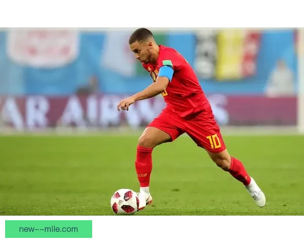 比利时球星阿扎尔2025年11月慈善赛上华丽运球点燃全场激情