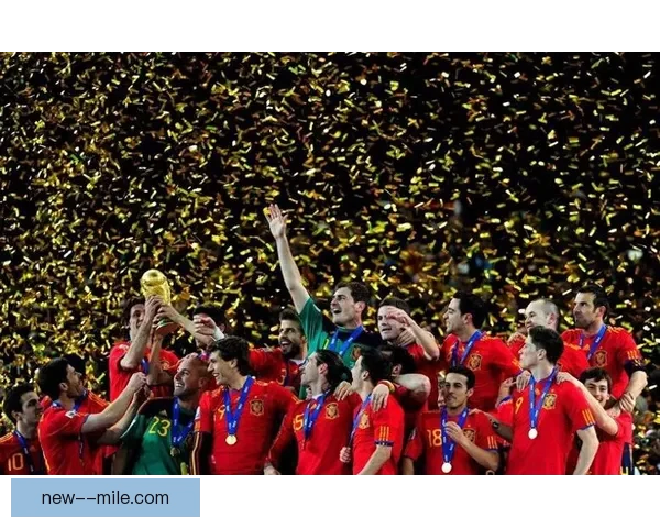 西班牙队在欧洲杯决赛中以2-1力克英格兰成功夺冠创造历史